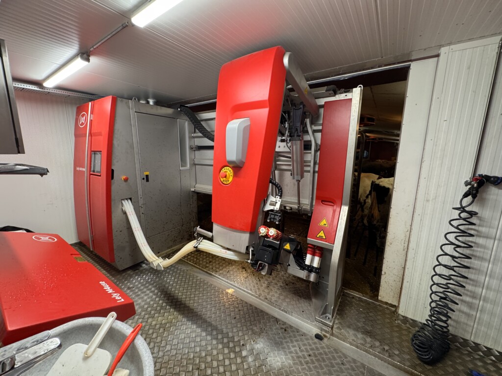 Fäbodbruk med mobil Lely Astronaut mjölkrobot i container