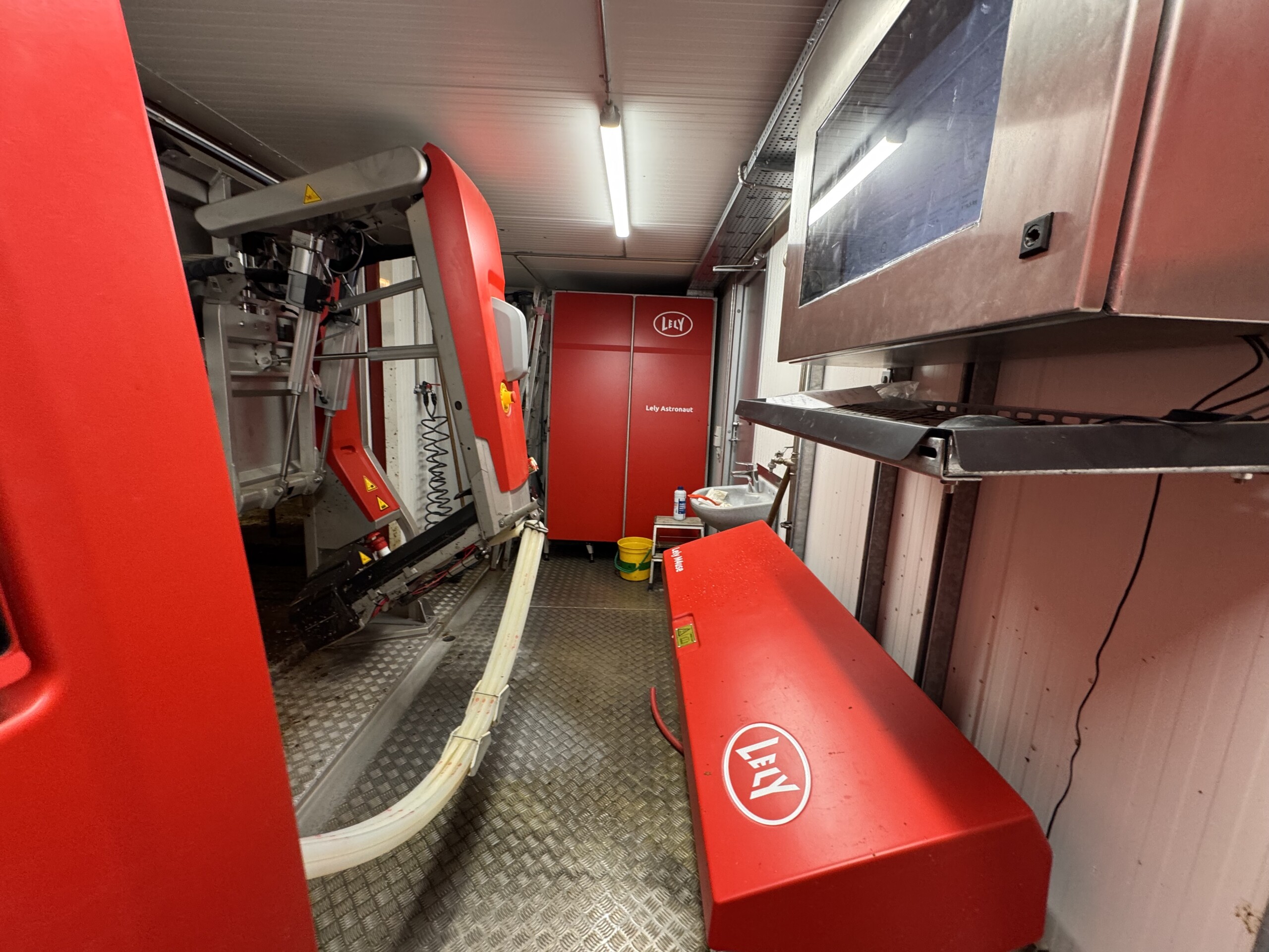Fäbodbruk med mobil Lely Astronaut mjölkrobot i container