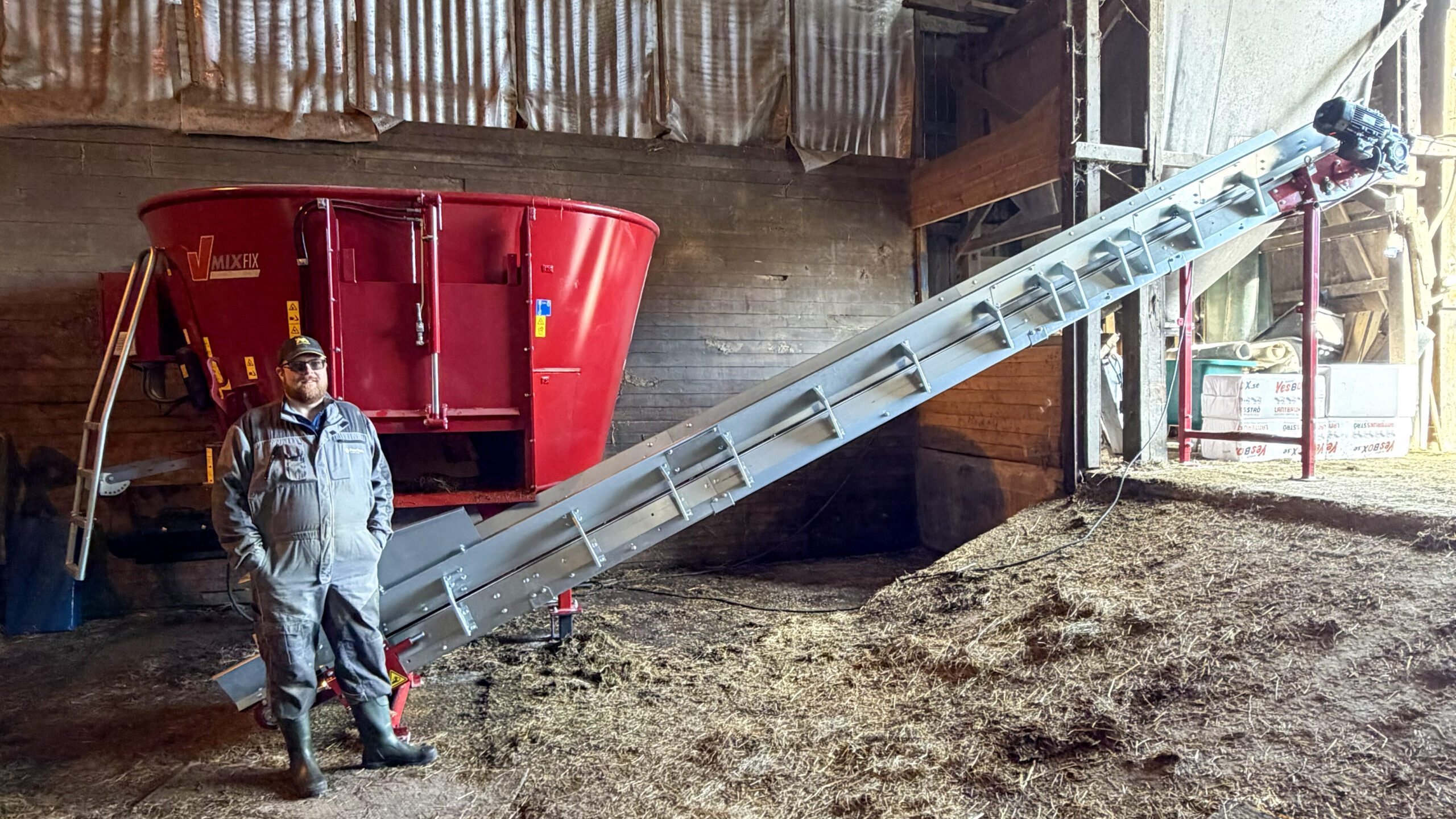 BvL kompaktmixer och Rollax elevator. Hans-Emil Torbergsen, Torbergsen Gårdsdrift i Tovik, Tjeldsund kommune, 2026