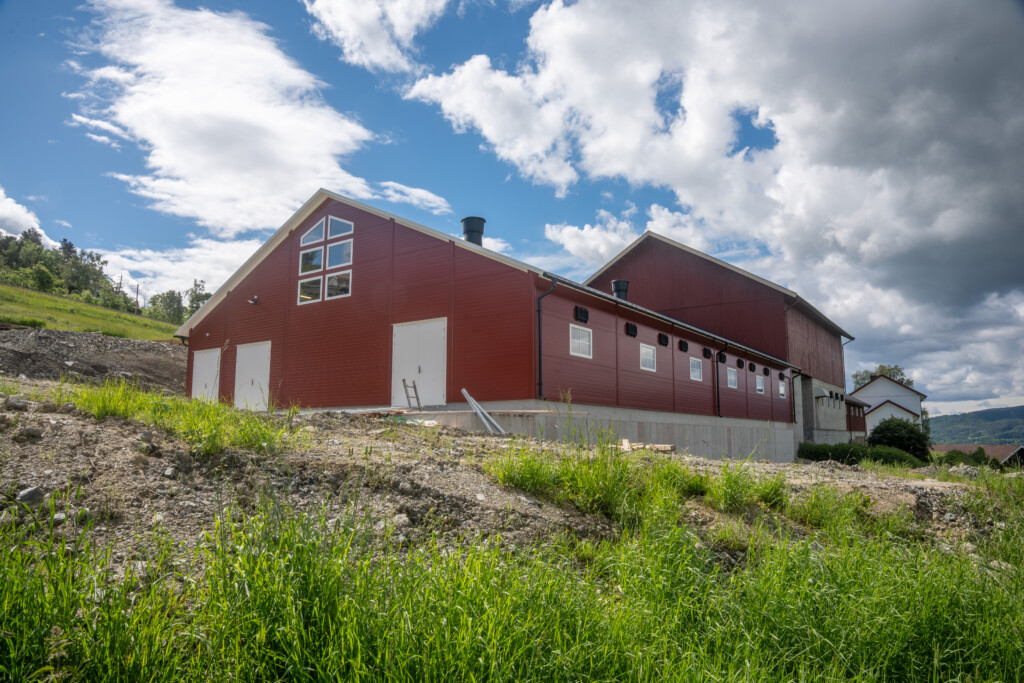 Thorvald Kornerud. Mjölkkoladugård levererad av Fjøsysstemer Byggnad. Tranby, juni 2026